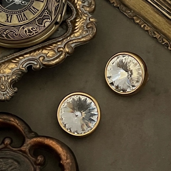 LES BERNARD • Vintage Crystal Clear Reflecting Pool Earrings - Picture 4 of 4